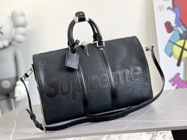 Louis Vuitton x Supreme Keepall Bandouliere - Image 3