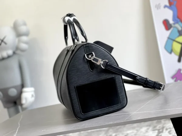 Louis Vuitton x Supreme Keepall Bandouliere - Image 5