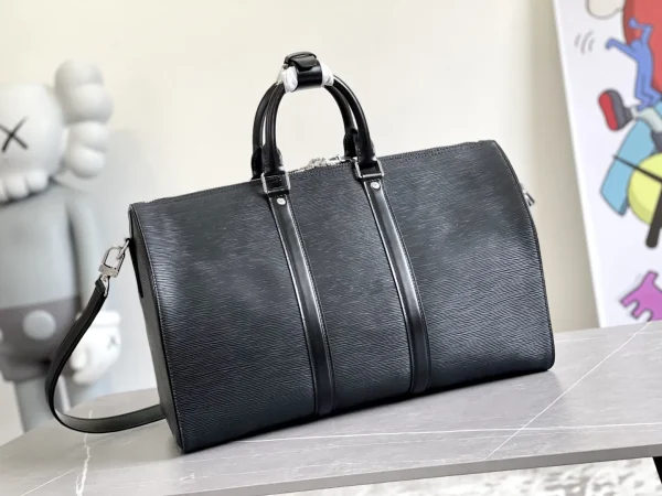 Louis Vuitton x Supreme Keepall Bandouliere - Image 6