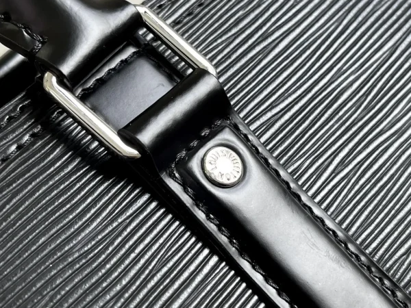 Louis Vuitton x Supreme Keepall Bandouliere - Image 9