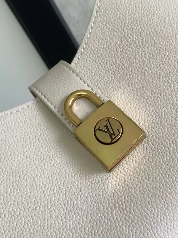Low Key Shoulder Bag Handbags - Image 7