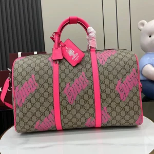 Medium duffle bag with print in Beige Pink GG Canvas