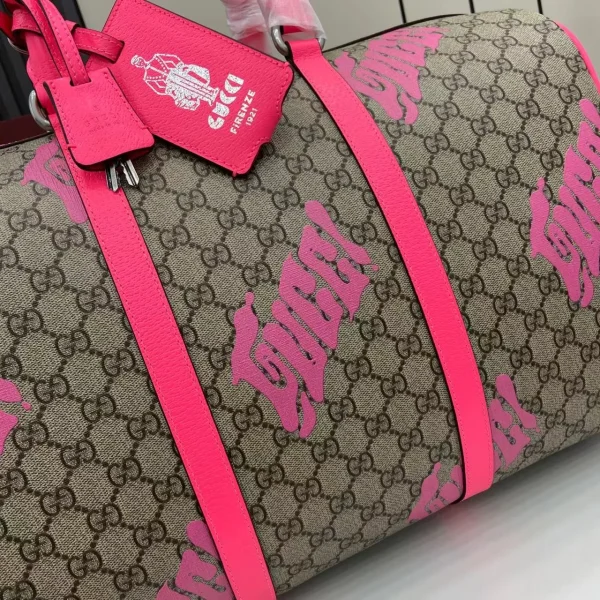 Medium duffle bag with print in Beige Pink GG Canvas - Image 7