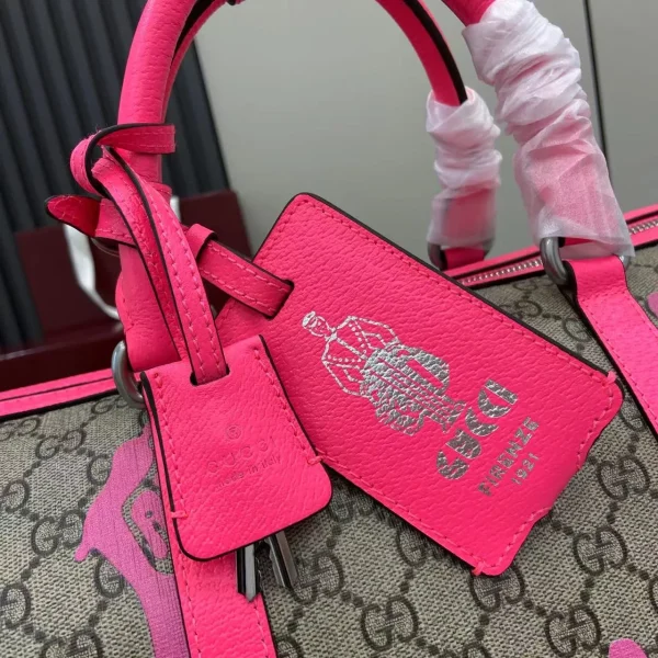 Medium duffle bag with print in Beige Pink GG Canvas - Image 8