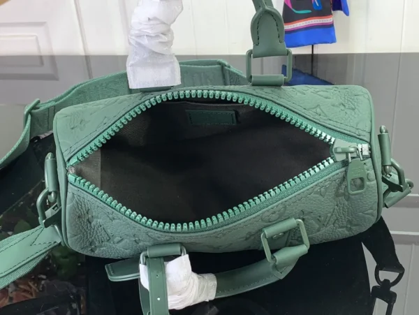 Men's Luxury Travel Bag - Image 10