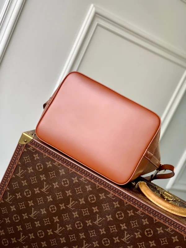 Noé MM Epi Leather Handbags - Image 2