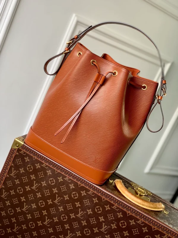 Noé MM Epi Leather Handbags - Image 3