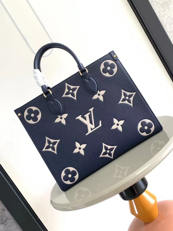 OnTheGo MM Bicolor Monogram Empreinte Leather