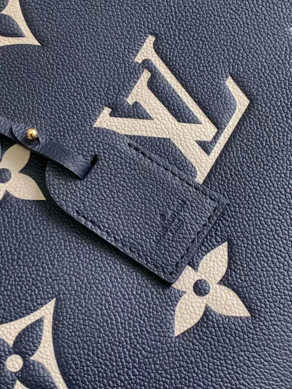 OnTheGo MM Bicolor Monogram Empreinte Leather - Image 7