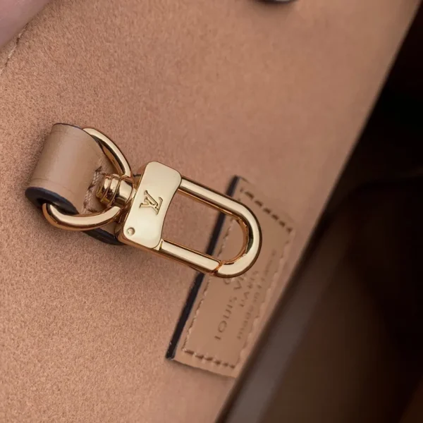 OnTheGo MM Bicolor Monogram Empreinte Leather Handbags - Image 6