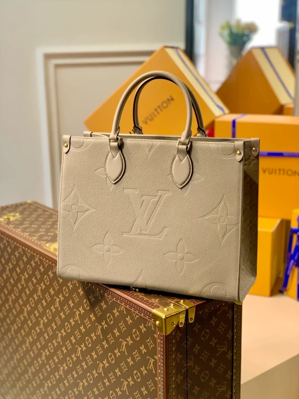 OnTheGo MM Monogram Empreinte Leather