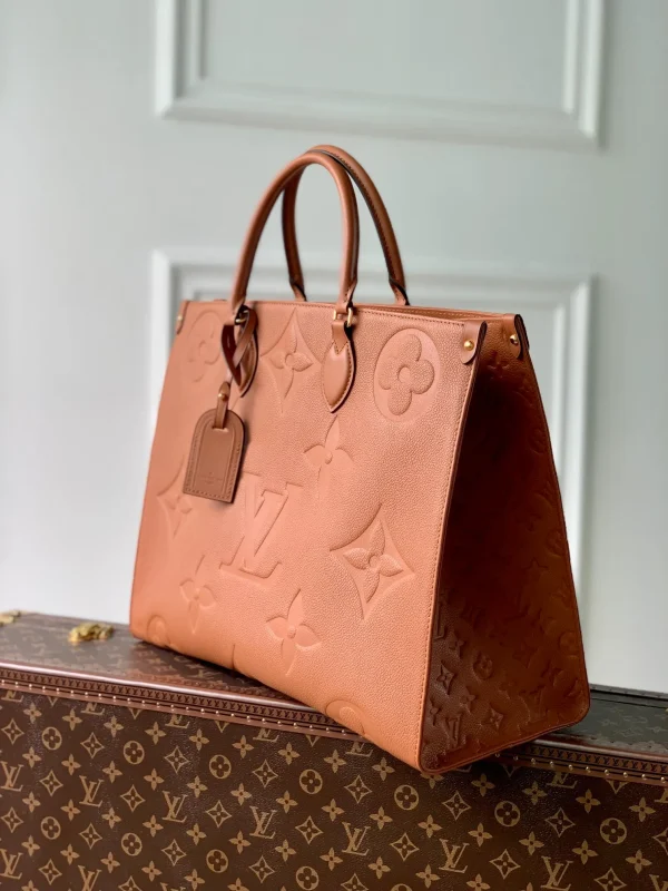 OnTheGo MM Monogram Empreinte Leather  Handbags - Image 4