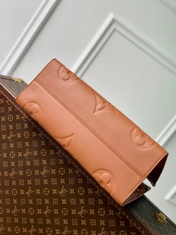 OnTheGo MM Monogram Empreinte Leather  Handbags - Image 5