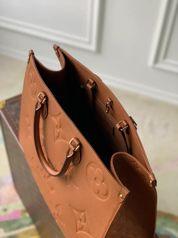 OnTheGo MM Monogram Empreinte Leather  Handbags - Image 8