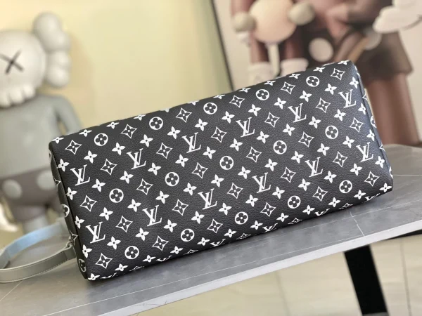 OnTheGo MM Other Monogram Canvas - Image 9