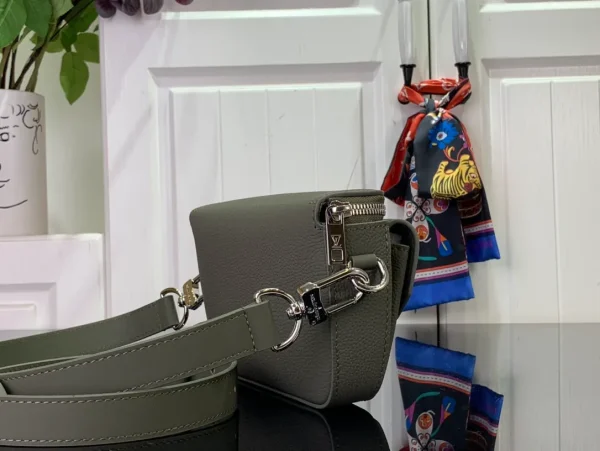 Pilot Wearable Wallet LV Aerogram Bags - Image 4