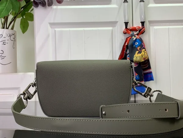 Pilot Wearable Wallet LV Aerogram Bags - Image 5