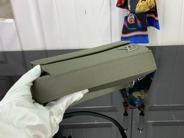 Pilot Wearable Wallet LV Aerogram Bags - Image 6