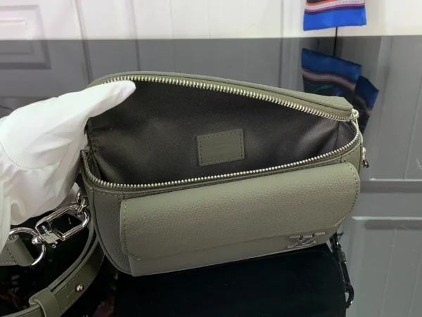 Pilot Wearable Wallet LV Aerogram Bags - Image 10