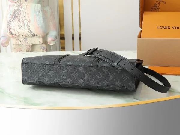 Sac Plat Horizontal Zippe Monogram Eclipse Canvas - Image 3