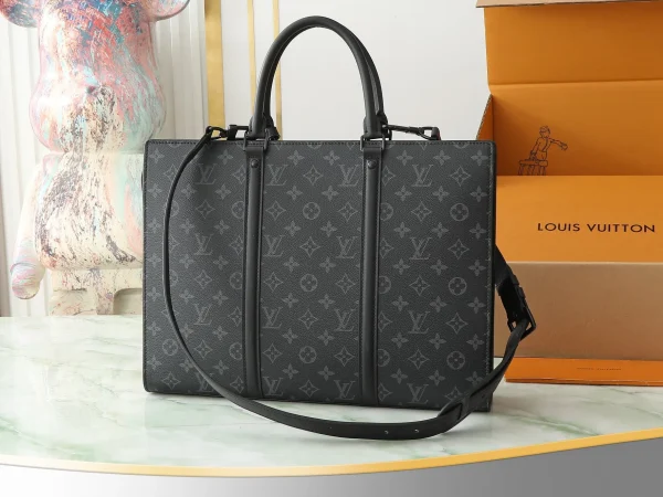 Sac Plat Horizontal Zippe Monogram Eclipse Canvas