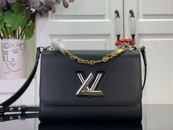 Twist MM Chain Bag