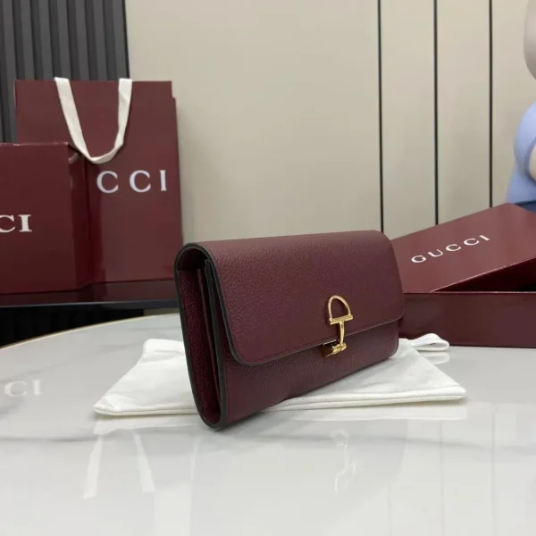 Continental wallet with Gucci script in black leather - Image 10