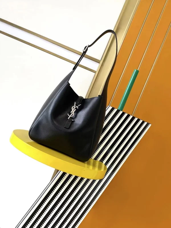 Bags for woman by Saint Laurent