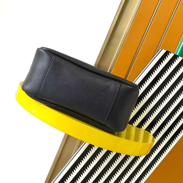 Bags for woman by Saint Laurent - Image 6