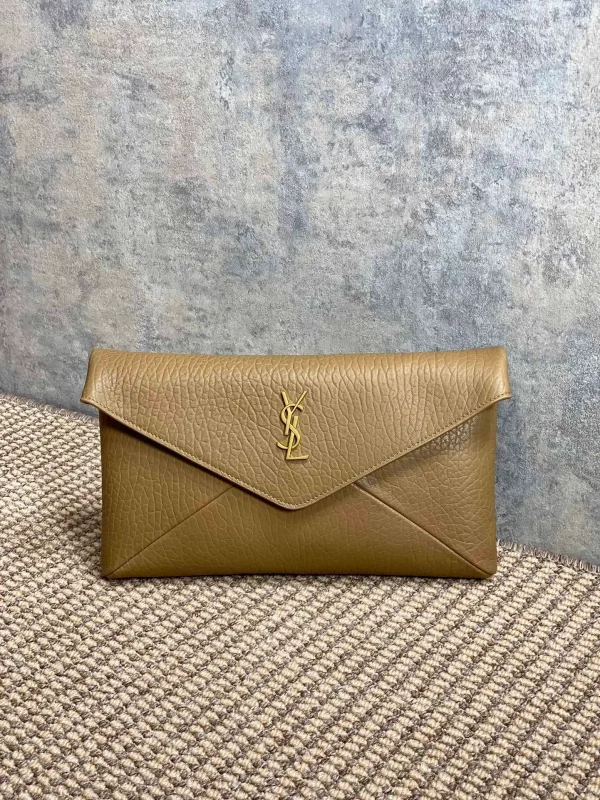 CASSANDRE large envelope pouch in lambskin