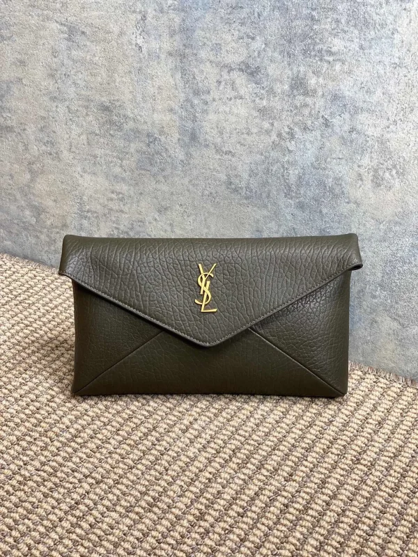 CASSANDRE large envelope pouch in lambskin