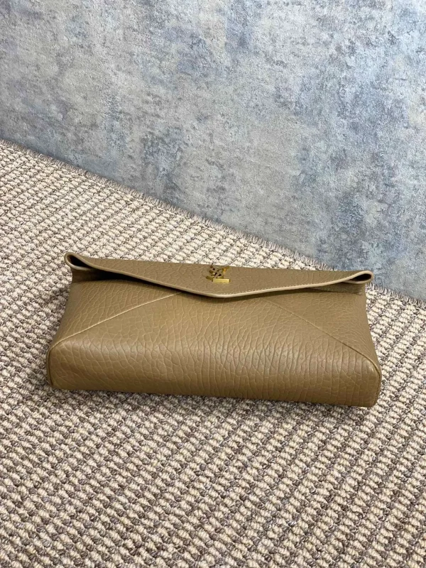 CASSANDRE large envelope pouch in lambskin - Image 5