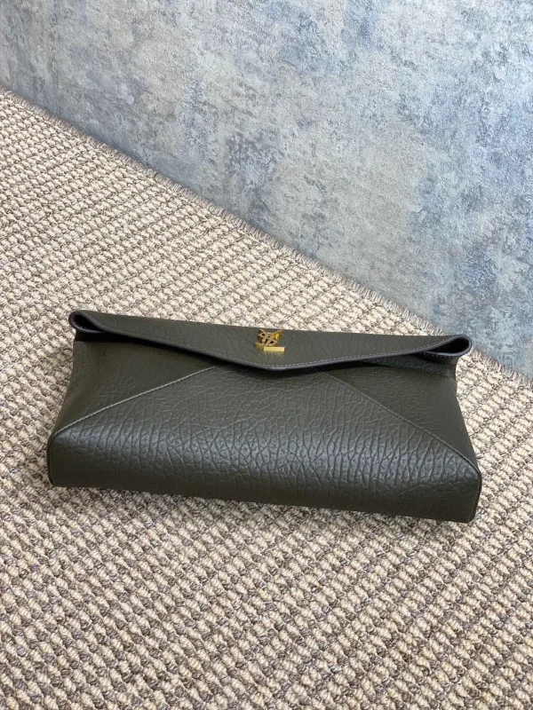 CASSANDRE large envelope pouch in lambskin - Image 5