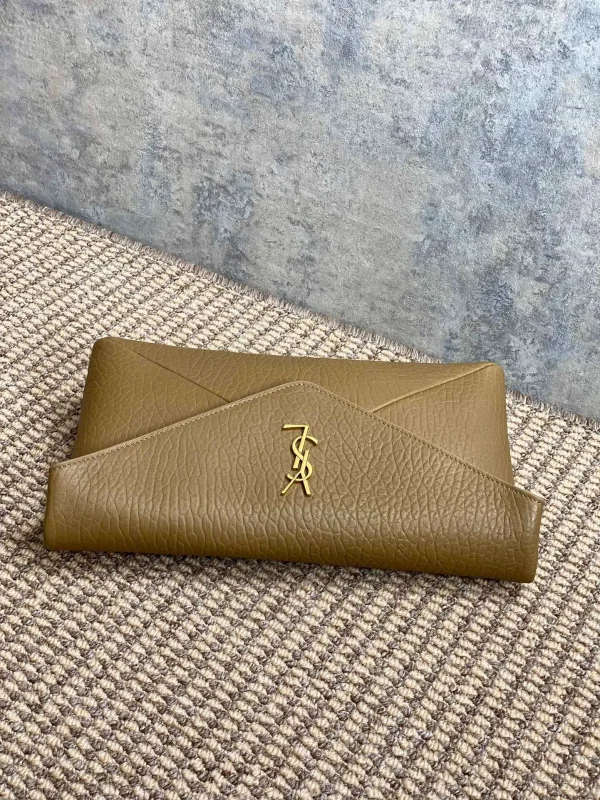 CASSANDRE large envelope pouch in lambskin - Image 6