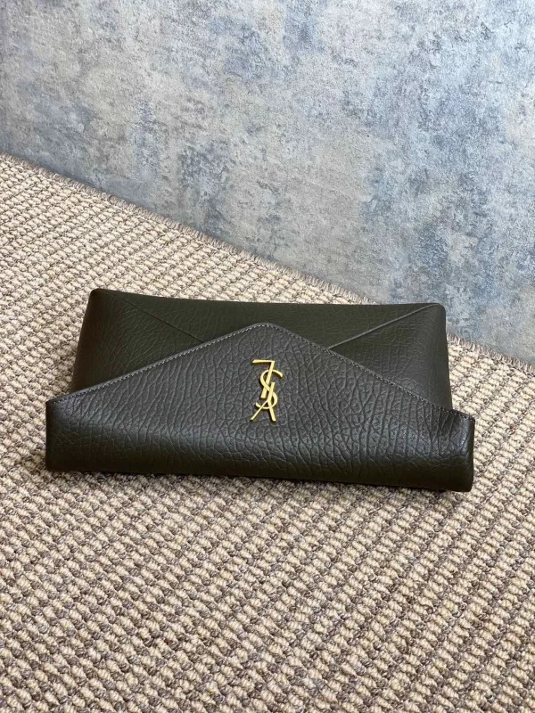 CASSANDRE large envelope pouch in lambskin - Image 6
