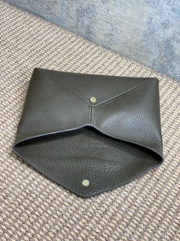 CASSANDRE large envelope pouch in lambskin - Image 8