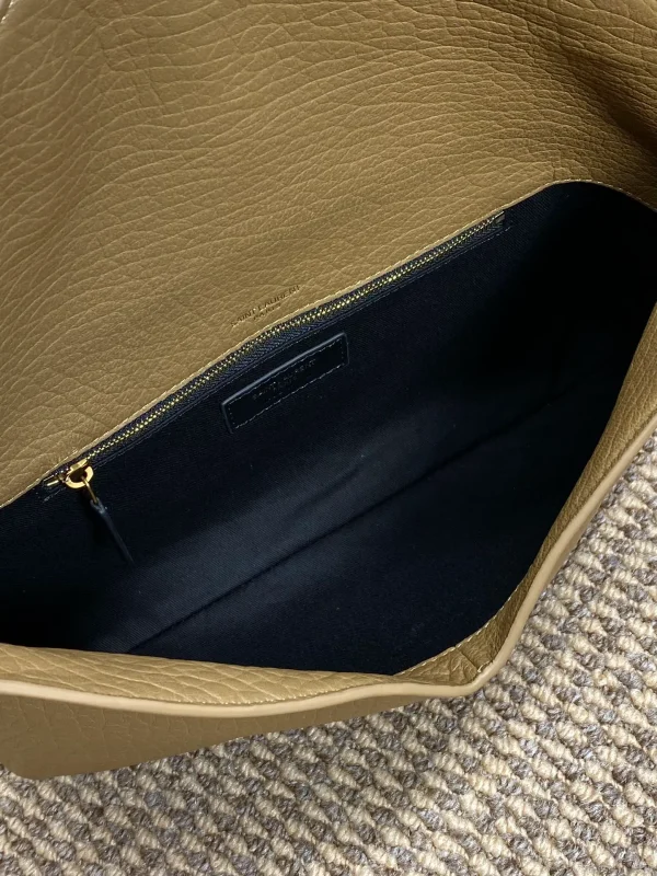CASSANDRE large envelope pouch in lambskin - Image 10