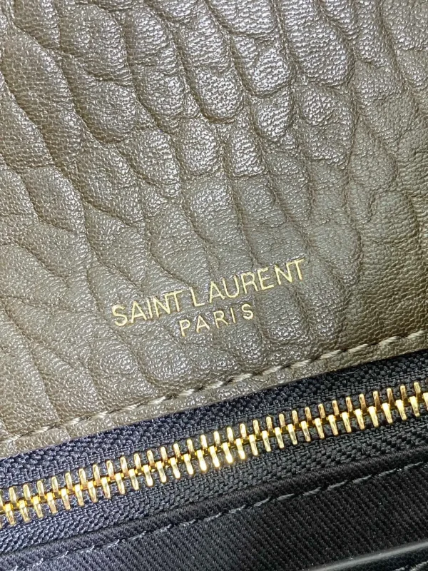 CASSANDRE large envelope pouch in lambskin - Image 10
