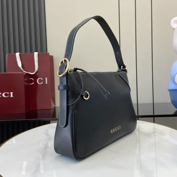GG Emblem large shoulder bag - Image 3