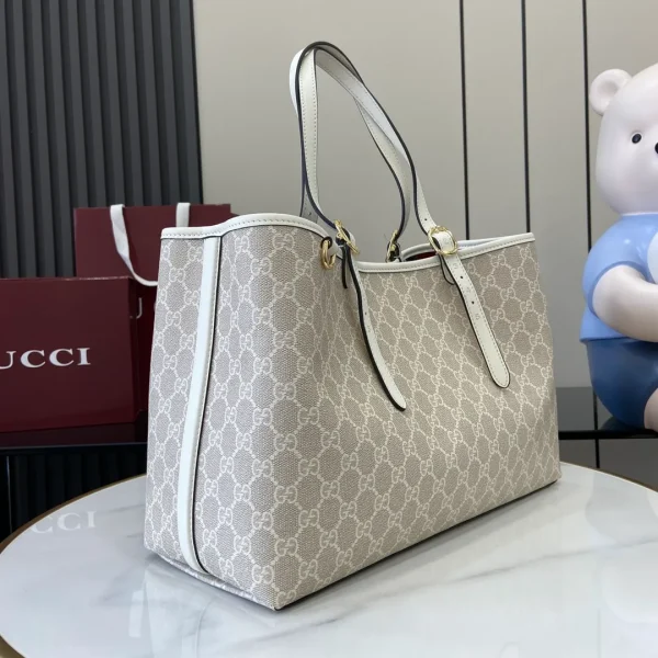 GG Emblem large tote bag - Image 4