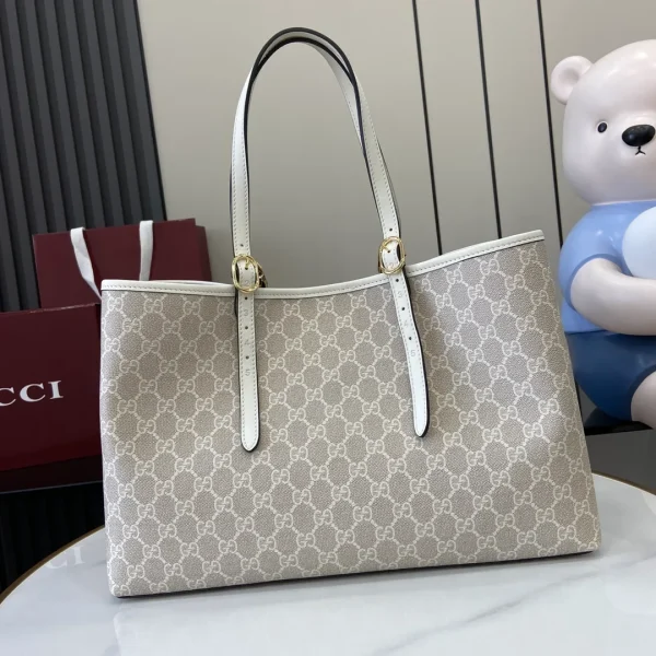 GG Emblem large tote bag - Image 5