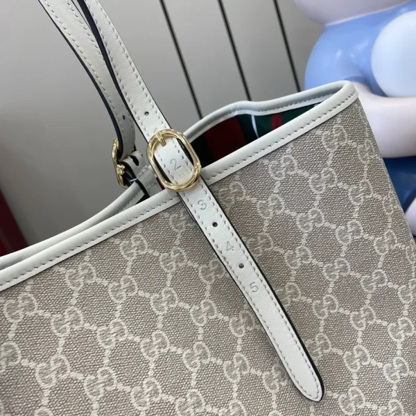 GG Emblem large tote bag - Image 7