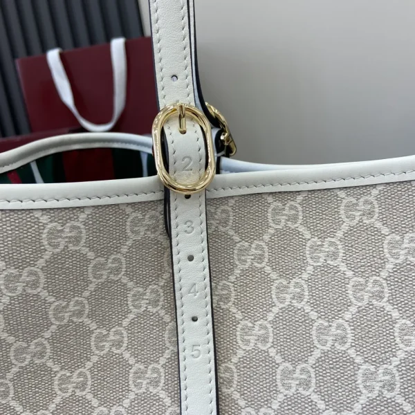 GG Emblem large tote bag - Image 8