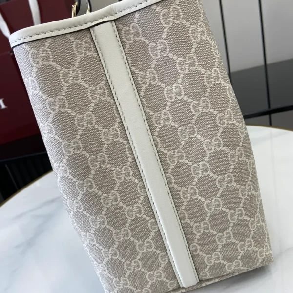 GG Emblem large tote bag - Image 10