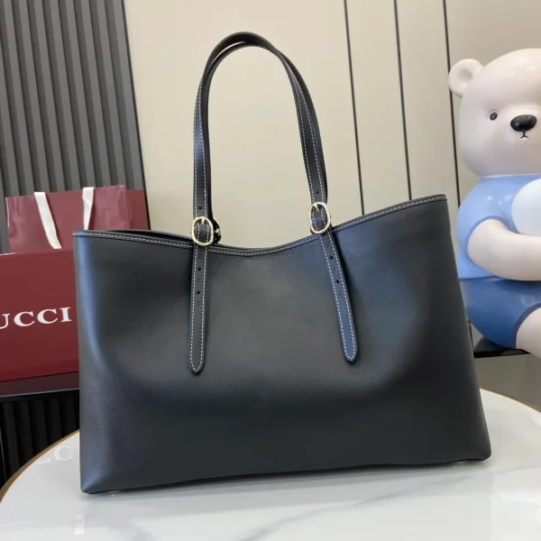GG Emblem large tote bag - Image 4