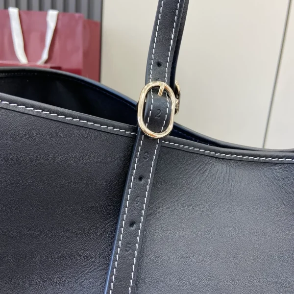 GG Emblem large tote bag - Image 6