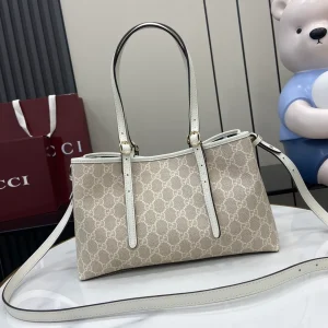 GG Emblem large tote bag in Beige White GG Canvas