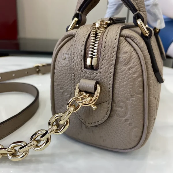 GG Emblem medium boston bag - Image 6