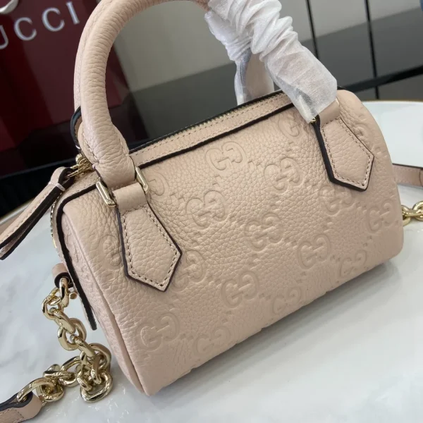 GG Emblem medium boston bag - Image 7