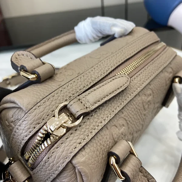 GG Emblem medium boston bag - Image 9